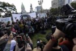 Camarazo en Plaza Congreso por Pablo Grillo, el fotógrafo herido en la represión que lucha por su vida en el Hospital Ramos Mejía de Balvanera