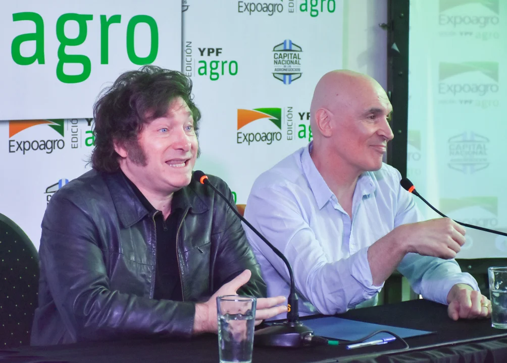 El presidente suspende su viaje al exterior