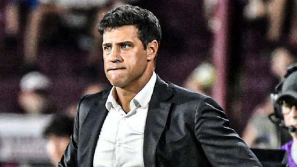 Tras una nueva frustración, Domínguez dejó de ser el técnico de Vélez