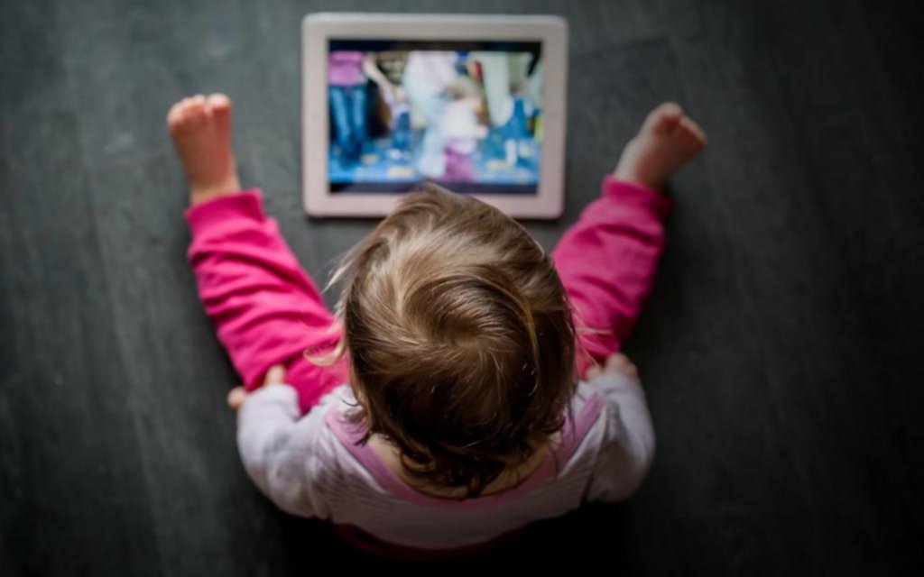 ¿Cómo limitamos el uso de las pantallas en nuestros niños?