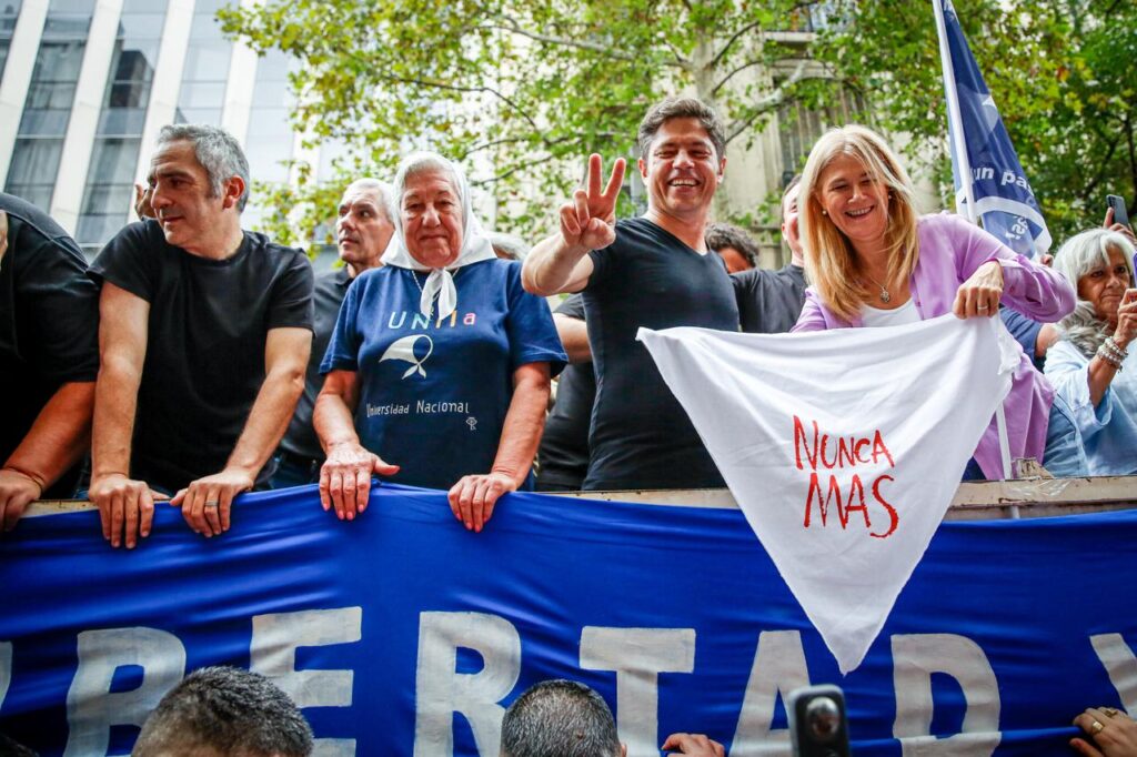 Kicillof participó de la marcha por el Día Nacional de la Memoria por la Verdad y la Justicia