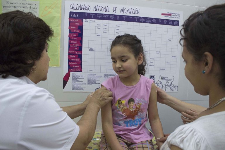 Avanza la vacunación contra el dengue en la Ciudad con más de 60 mil dosis aplicadas
