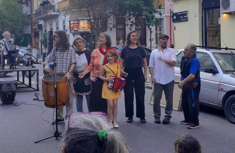 El grupo de teatro comunitario de Saavedra celebra su primer encuentro del año 