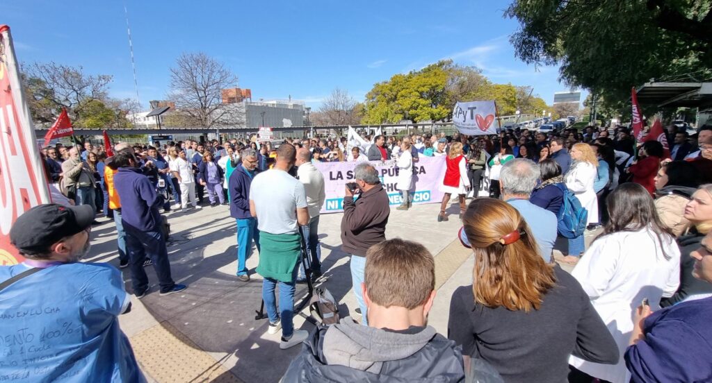 Convocan a un abrazo solidario al Garrahan