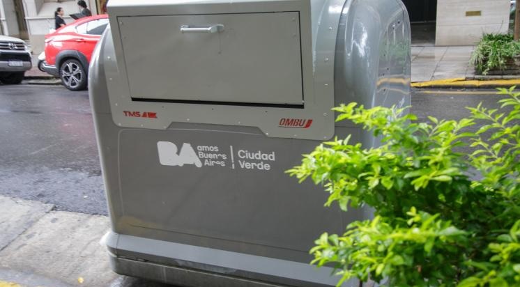 Instalan 7.000 nuevos contenedores antivandálicos en las calles porteñas: iniciaron en Recoleta y Retiro