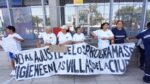 Trabajadoras despedidas del programa Veredas Limpias se encadenaron en Desarrollo Humano de CABA