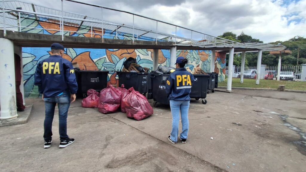Inspección por arrojo de sustancias insalubres al espacio público en el Santojanni