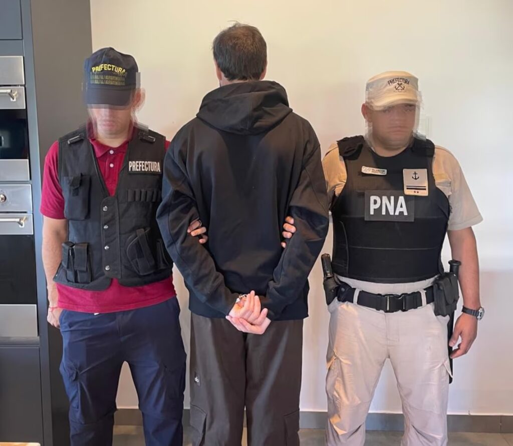 Detuvieron al exmarido de Jésica Cirio y a seis policías de la Ciudad acusados de plantarle cocaína y una pistola a un empresario cripto en Recoleta