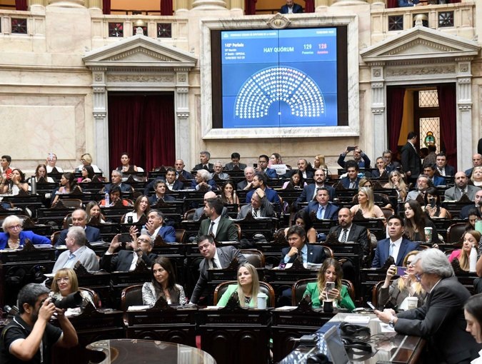 Congreso: en medio de las protestas por los jubilados, Diputados aprobó el DNU sobre el acuerdo con el FMI