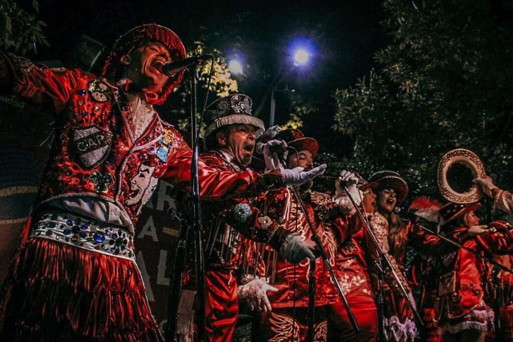 Pese al mal tiempo que impidió el cierre del carnaval, Elegidos agradeció las “cinco noches inolvidables” frente a Parque Sarmiento y llama a una jornada de mural comunitario en La Copita