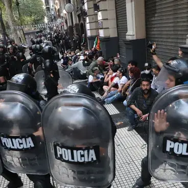 Movilización de Jubilados: Enfrentamientos y feroz represión en el Congreso