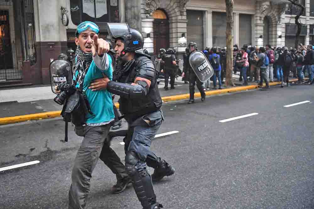 Ni protestar ni hacer periodismo pueden poner en riesgo nuestra vida