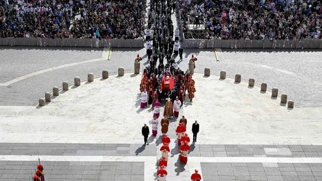 Multitudinaria despedida al Papa Francisco