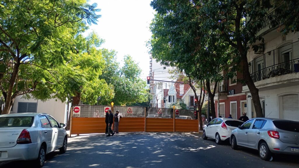 Caballito: cerraron García Lorca para construir el paso bajo nivel del tren Sarmiento, la alternativa es Martín de Gaínza