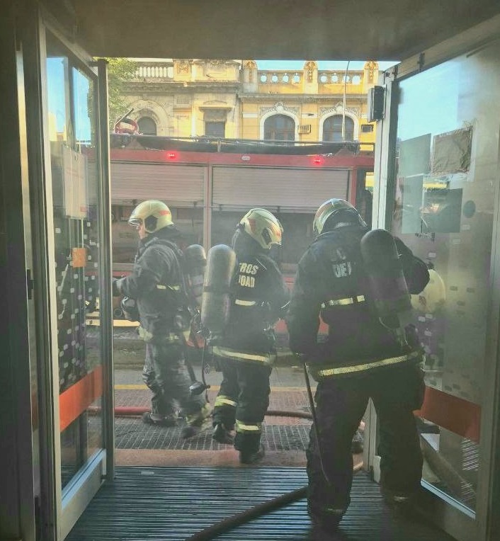 Se incendió un banco en Flores: no hubo heridos