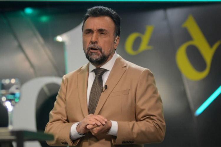 El periodista Roberto Navarro fue agredido con un violento golpe y está internado