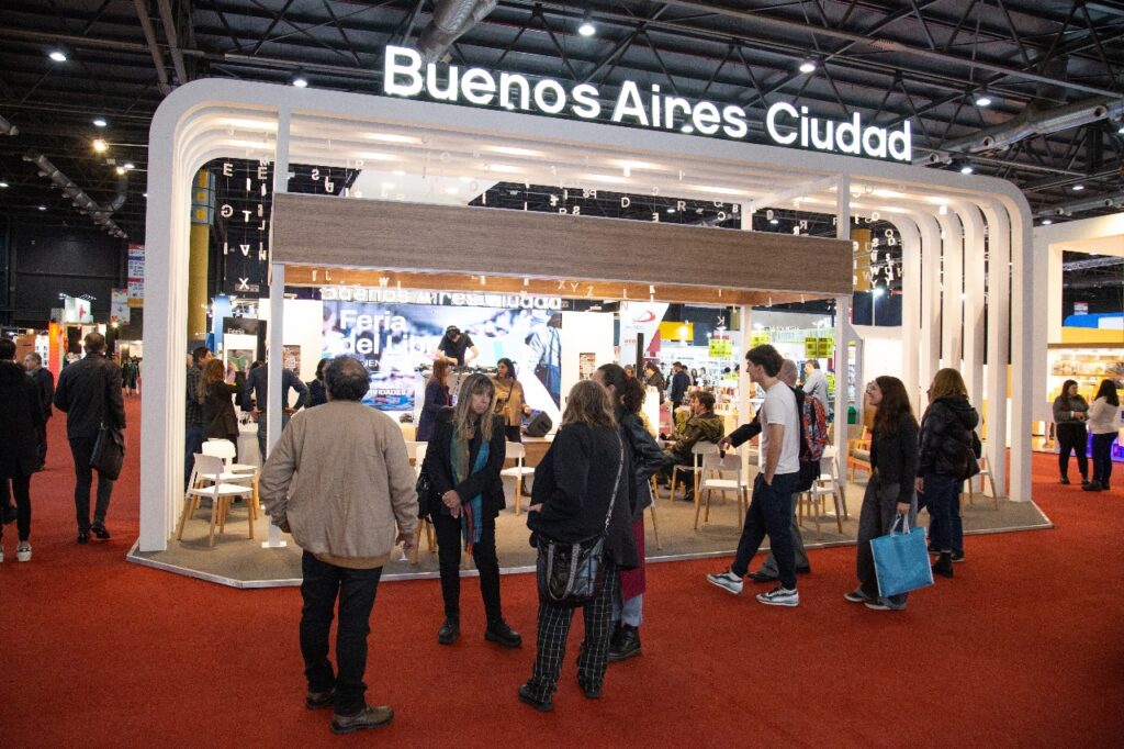 Feria del Libro: entrada gratuita durante La Noche de la Ciudad, actividades en el stand del Gobierno porteño