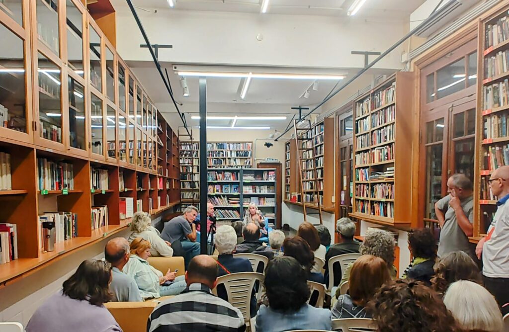 Candidatos a legisladores expusieron en la Biblioteca Popular Cornelio Saavedra: de 17 listas, solo participaron dos, habrá una nueva reunión a días de las elecciones 