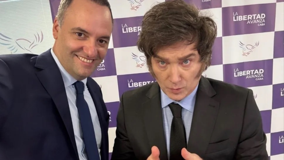 Tras el debate, Javier Milei hará campaña con Manuel Adorni en Villa Lugano