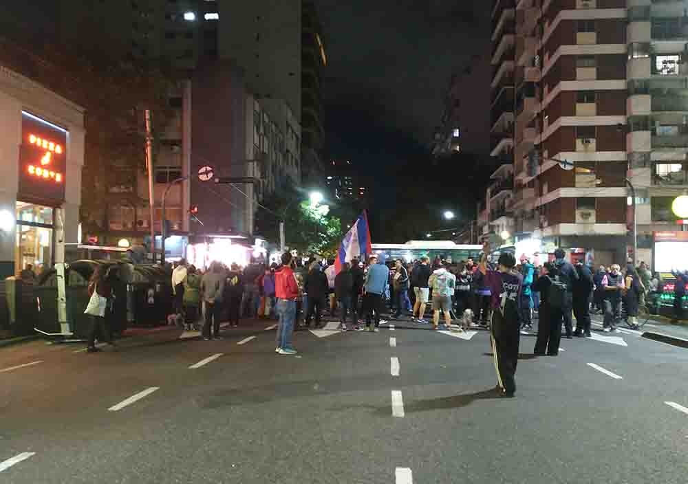 Cacerolazo de la Asamblea Plaza Almagro en Medrano y Corrientes