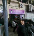 Balvanera: dos autos chocaron en Corrientes y Junín, dos hospitalizados y daños en un comercio