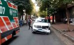 Choque a la vuelta de nuestra redacción: un Renault Duster chocó contra un árbol