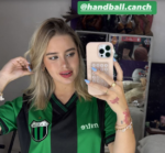 Ex Gran Hermano lució la camiseta de Nueva Chicago