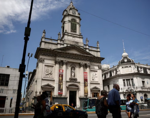 “Un ejemplo a seguir”: vecinos del barrio de su infancia recuerdan al Papa Francisco*