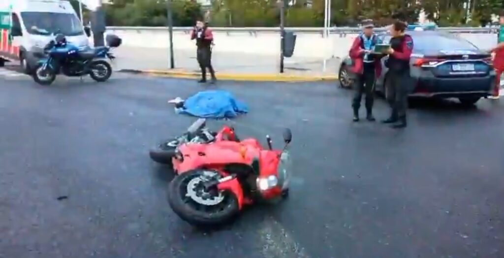 Puerto Madero: un motociclista murió tras el choque con un colectivo