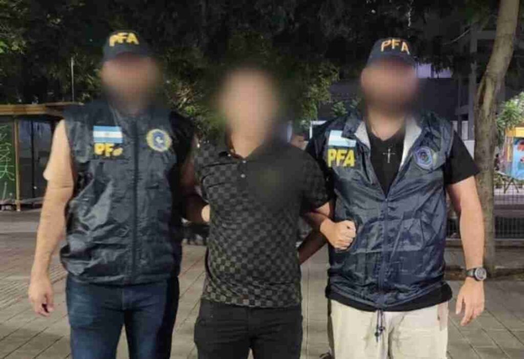Detuvieron en el Abasto a un hombre acusado de haber herido, mientras estaba detenido, a un miembro del Servicio Penitenciario Federal