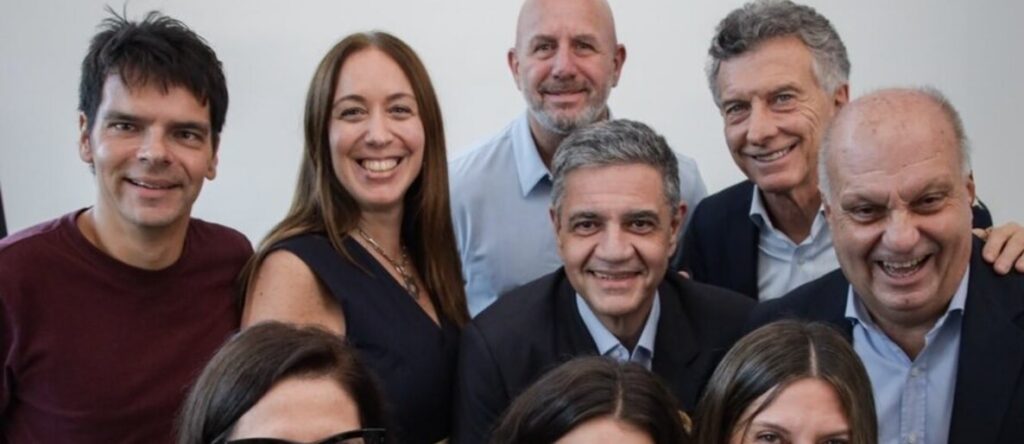 Adorni dijo que el PRO “perdió la identidad” y Mauricio Macri afirmó que la pelea con los libertarios “va a generar que parezca competitivo el kirchnerismo en la Ciudad”