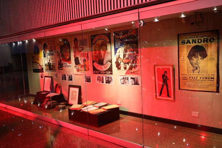 Exposición y ciclo de cine en el San Martín por los 80 años de Sandro