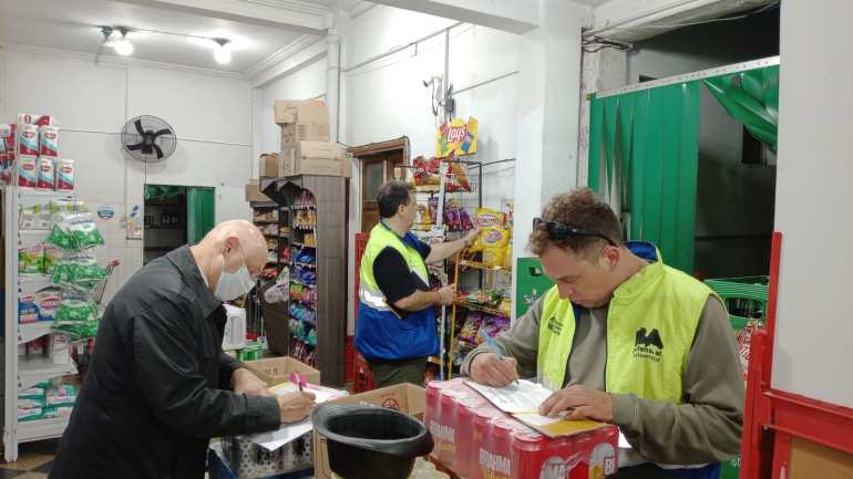 Defensa al Consumidor retiró de circulación 558 productos vencidos y mal rotulados en autoservicios porteños