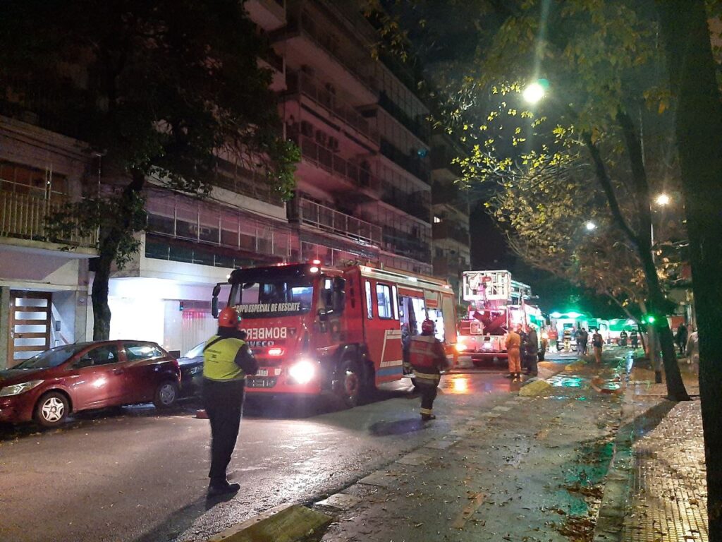 Caballito: se incendió un departamento y hospitalizaron a siete personas