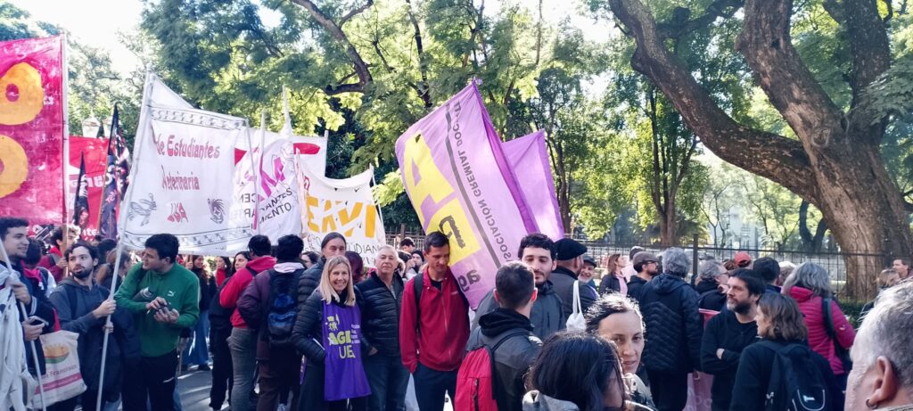 Recoleta: universitarios se movilizaron de Plaza Houssay a Pizzurno por mejoras en el sector