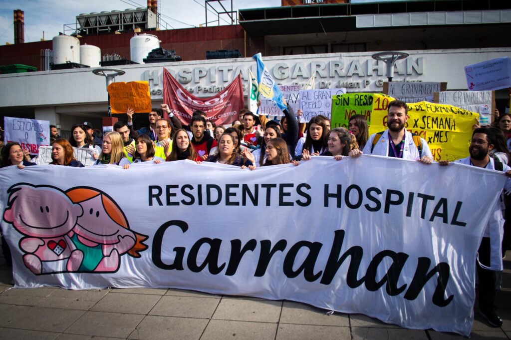 Hospital Garrahan: el Gobierno nacional habló de “desorden administrativo” y los trabajadores lo refutaron y alertaron por la “fuga de profesionales”