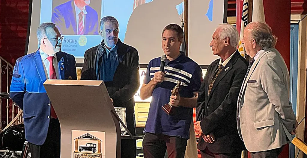 El periodista Damián Di Pace recibió el premio Antonio  Devoto
