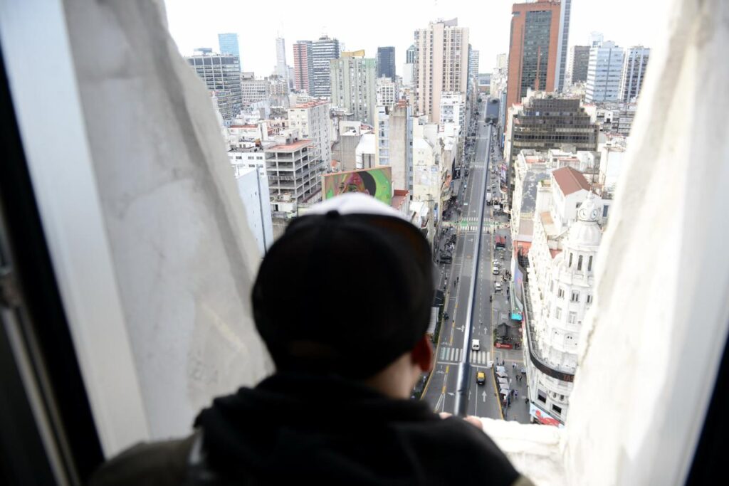 Durante el fin de semana, los vecinos subieron por el nuevo elevador y disfrutaron del mirador Obelisco