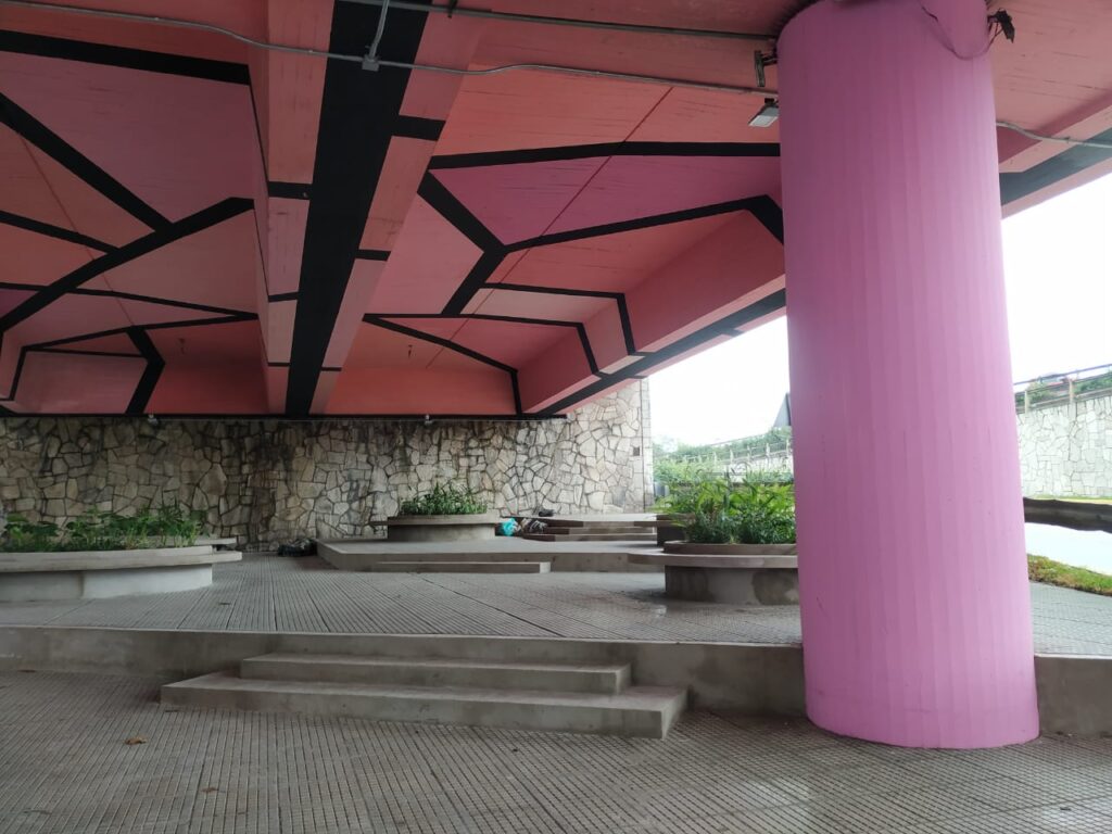 Nuevas plazoletas secas en el bajo del Puente Saavedra