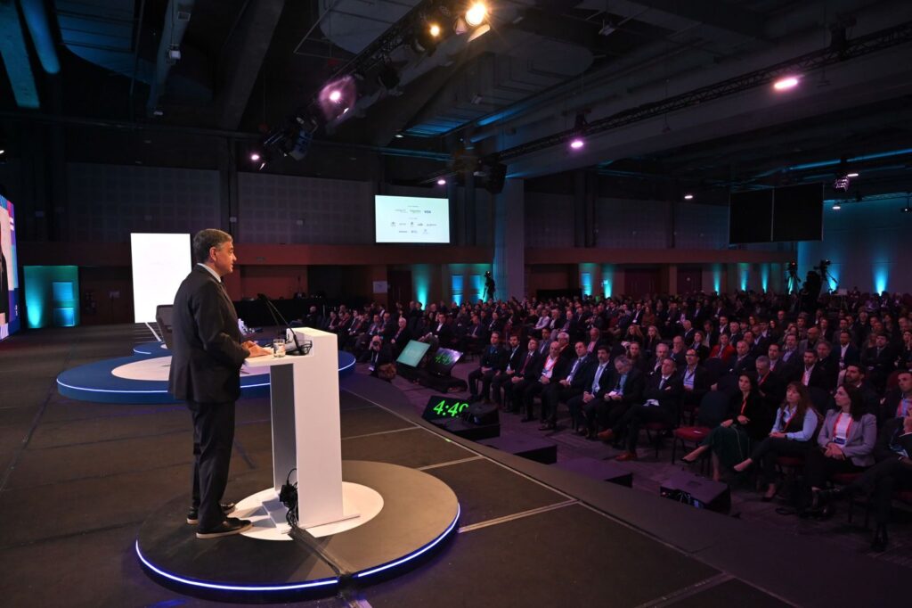 Jorge Macri participó en el AmCham Summit 2025