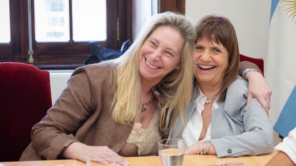 Bullrich rompe con el PRO y se afilia a La Libertad Avanza en un acto con Karina Milei y Manuel Adorni, en medio de la campaña en CABA