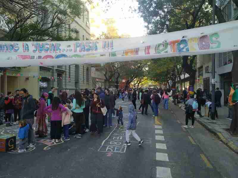 Abasto: festejo cultural callejero por los 25 años de la Casona de Humahuaca y la Cumbre de Juegos Callejeros
