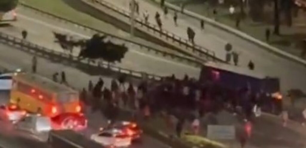 Tras la victoria de Platense ante River, hubo incidentes entre los hinchas en General Paz y en Puente Saavedra