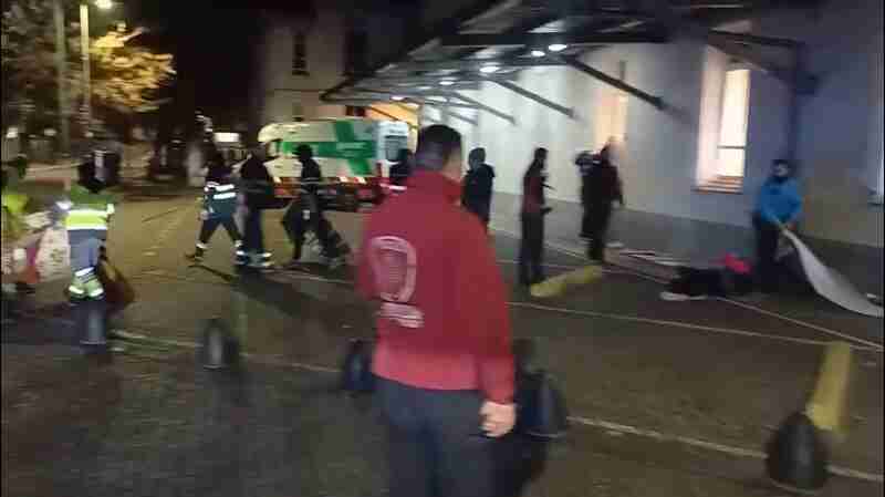 Balvanera: desalojaron a gente que dormía frente al Hospital Ramos Mejía y en el Parque de la Estación