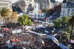 Cristina habló desde su prisión domiciliaria a una plaza llena en su defensa