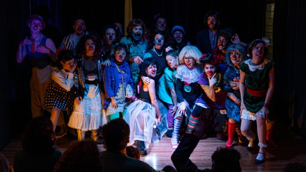 Rojo, Festival Internacional de Clown en Almagro, Villa del Parque y Villa Ortúzar