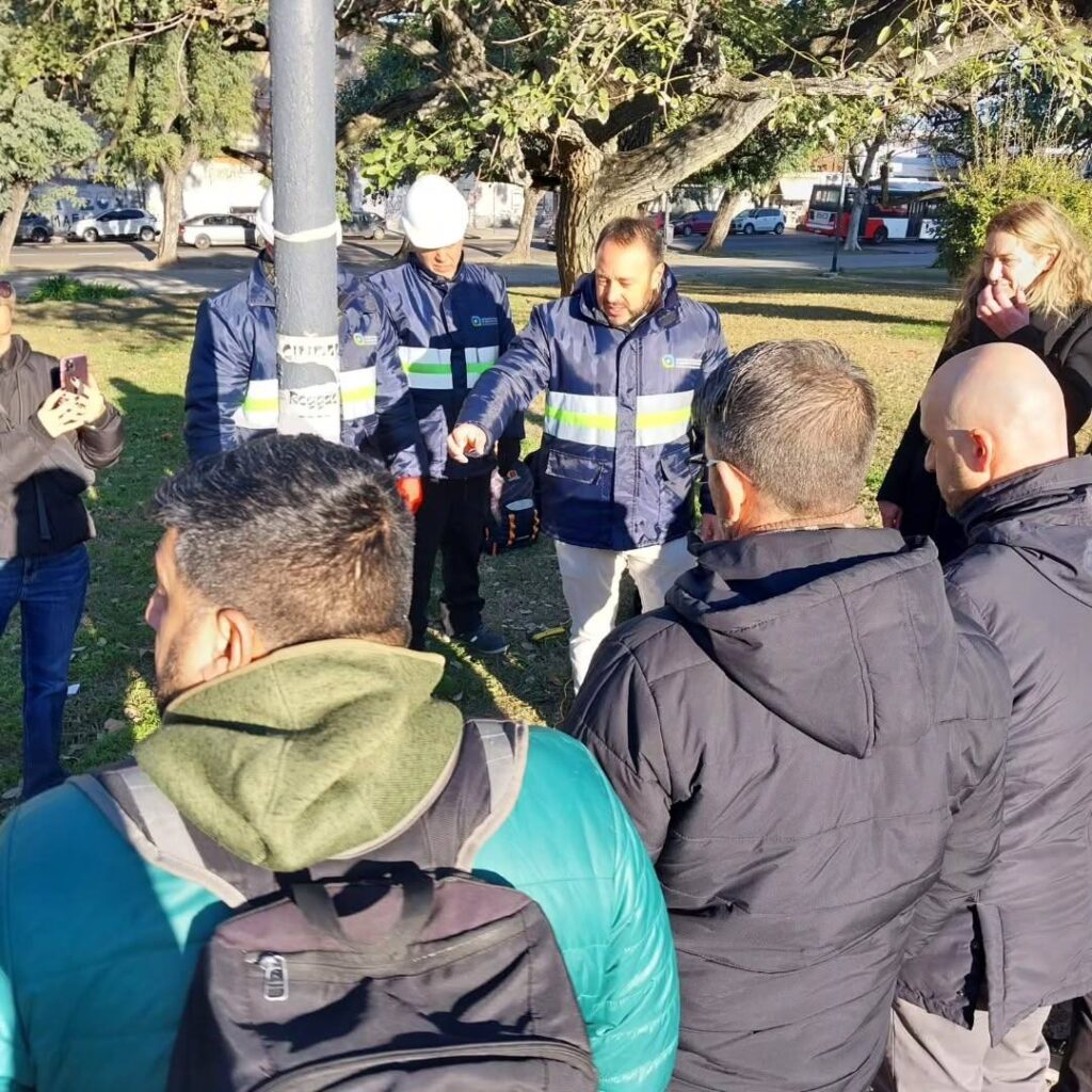 La Junta Comunal estuvo con el Ente Único Regulador de Servicios Públicos en el Parque Alberdi