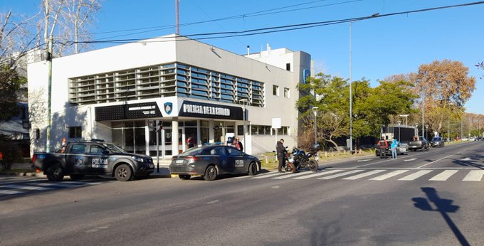 Operativo policial y cortes en torno a la Comisaría de Goyeneche y Ramallo por presuntos problemas con los presos