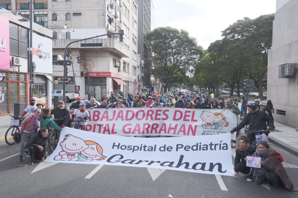 Bicicleteada por la 9 de Julio en apoyo al Garrahan