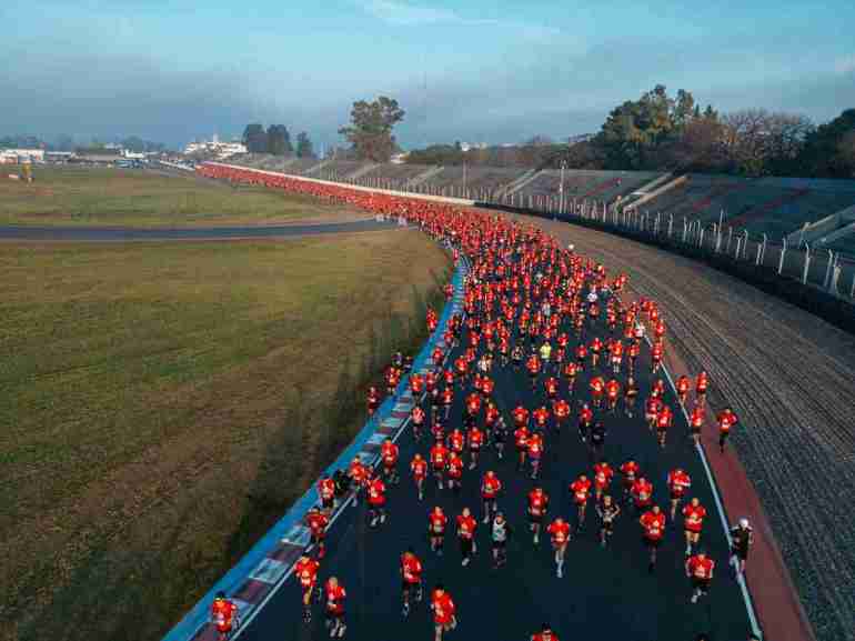 El running copó el Autódromo de la Ciudad por primera vez